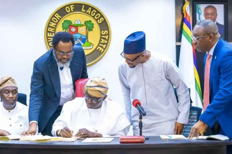Lagos state governor Babajide Sanwo-Olu signed into the law the state's 2023 appropriation bill on January 27, 2023. Photo: Lagos state government.