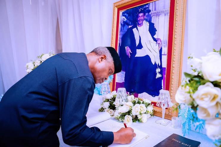 Vice President Yemi Osinbajo signs the condolence register at the Diya residence in Lagos. Credit: Yemi Osinbajo/Facebook