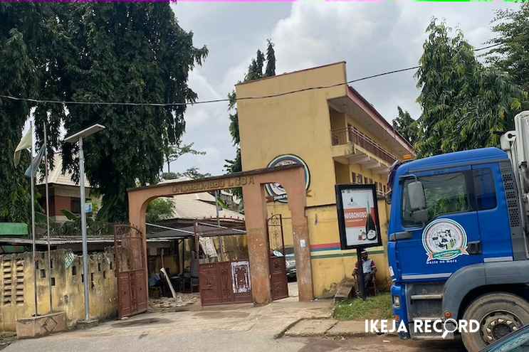 The entrance to the Onigbongbo LCDA secretariat in Opebi. Credit: Omon Okhuevbie / Ikeja Record