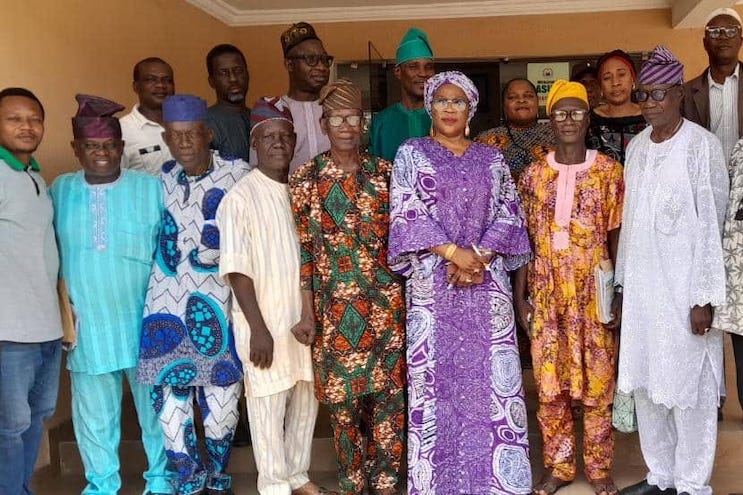 General Manager of the Lagos State Urban Renewal Agency, Ajibike Shomade, with selected residents of Dolphin Anikantamo Low-Cost Housing Estate, Phase 1-4, Adeniji Adele. Credit: Lagos state government / Facebook